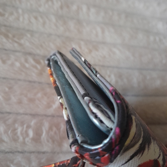 Nine West It Girl Floral Trifold Snap Wallet - Picture 7 of 11